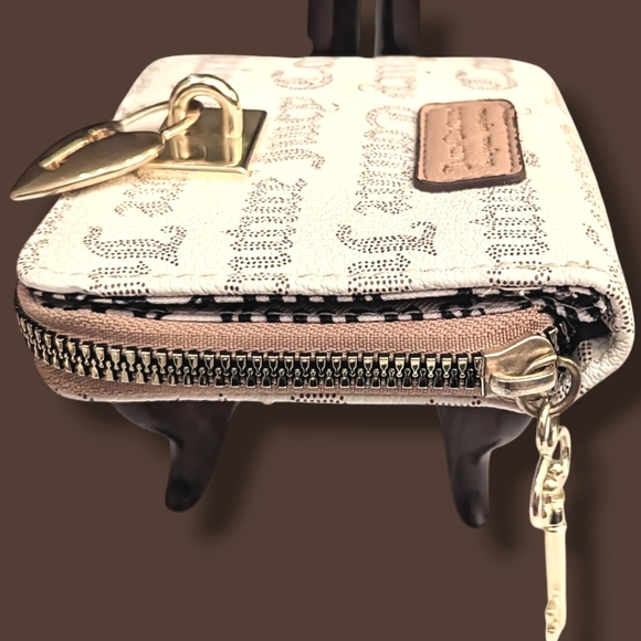 🔐🗝️Juicy Couture Signature Cream and Gold Women's Wallet - Picture 12 of 13